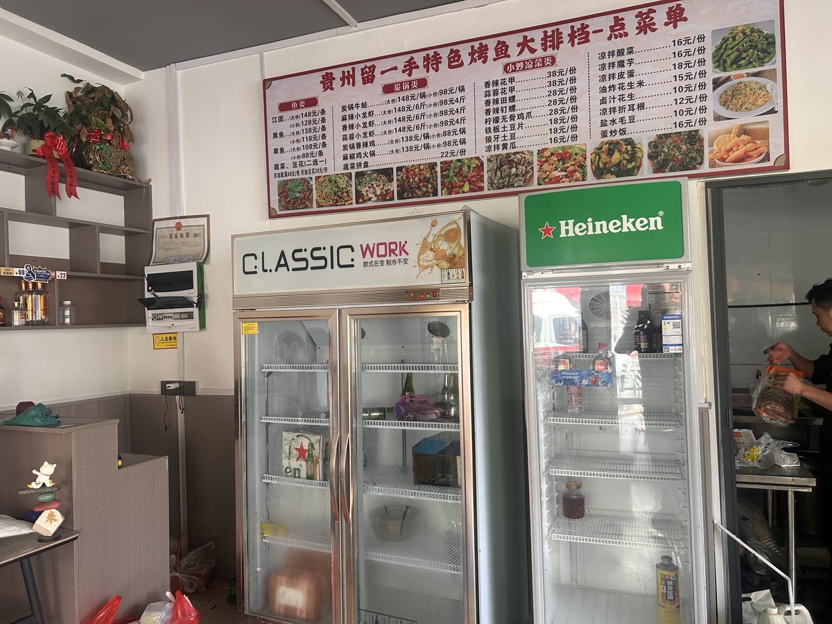 义乌饭店啤酒柜回收展示图片，电话15737310272义乌高价上门回收